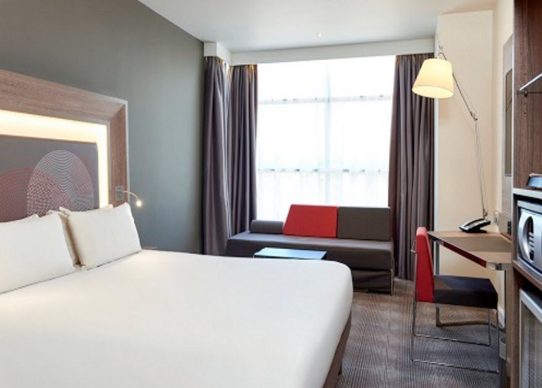 NOVOTEL LONDON HEATHROW AIRPORT T1 T2 AND T3 HOTEL