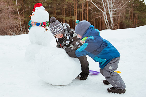 堆雪人、打雪仗