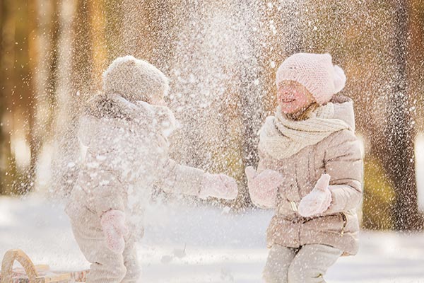 堆雪人、打雪仗